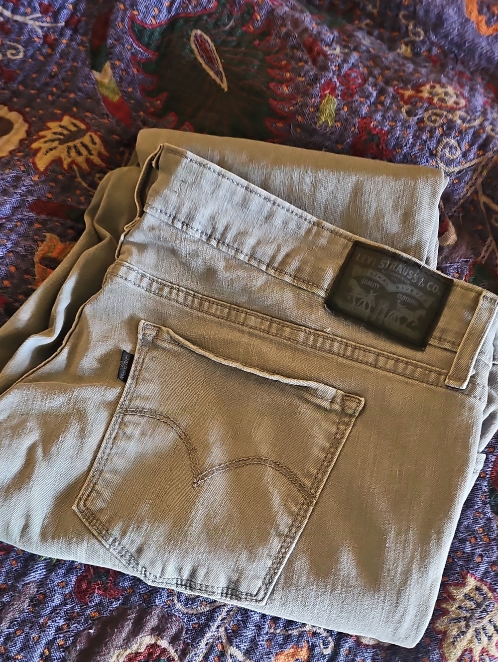 Levi's Women's Skinny Jeans in Grey
